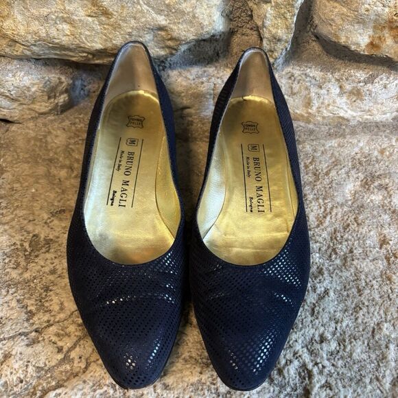 BRUNO MAGLI Vintage Amber Mamba Blue Lizard Embossed Suede Low Heel Pumps 7.5 - Picture 2 of 5